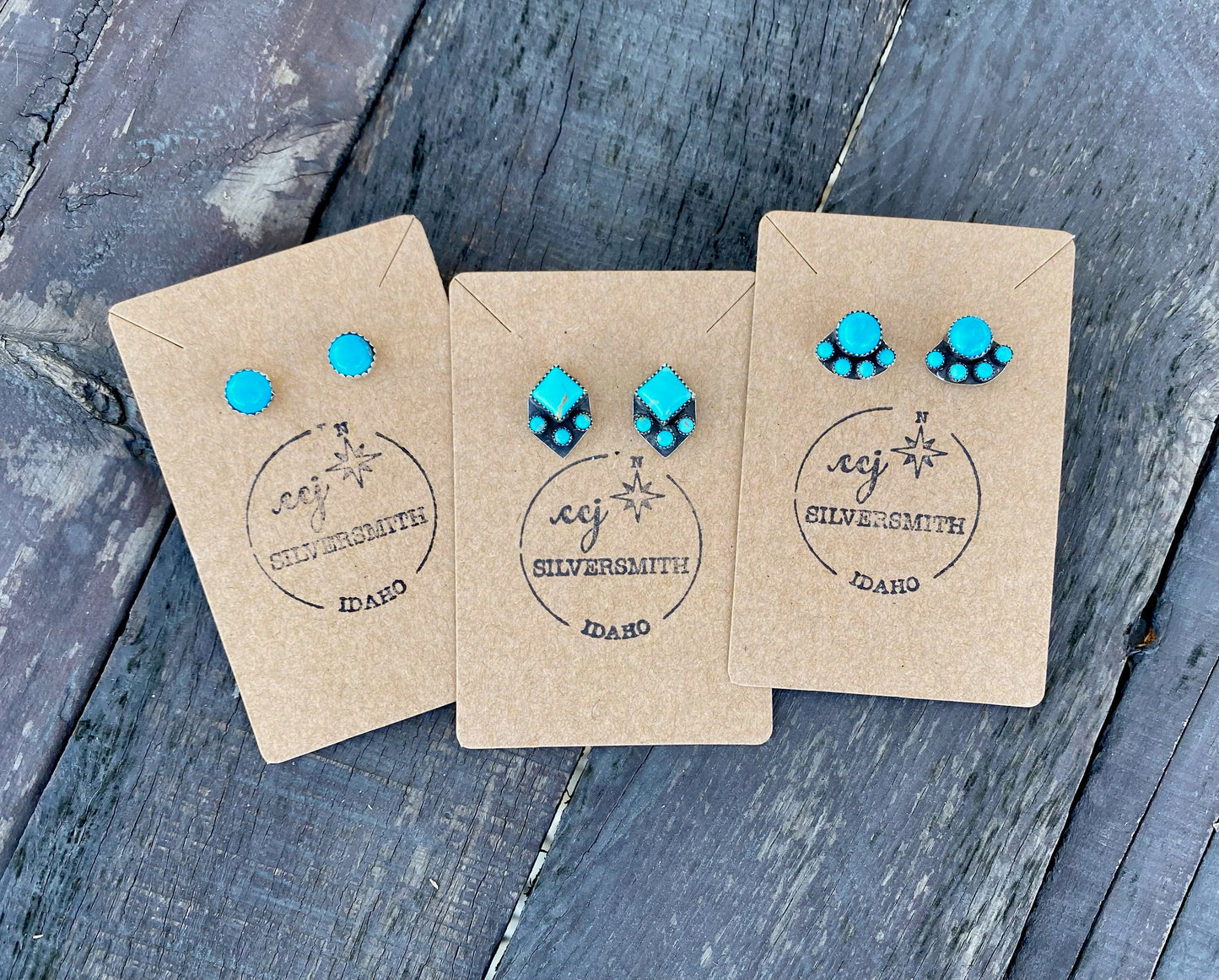 Kingman Turquoise Rounded 5 Stone Stud Earrings