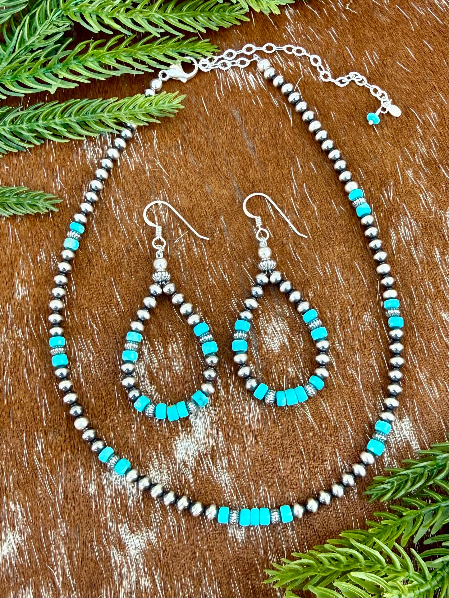 Sterling Silver Pearl 4mm and Kingman Turquoise beaded necklace