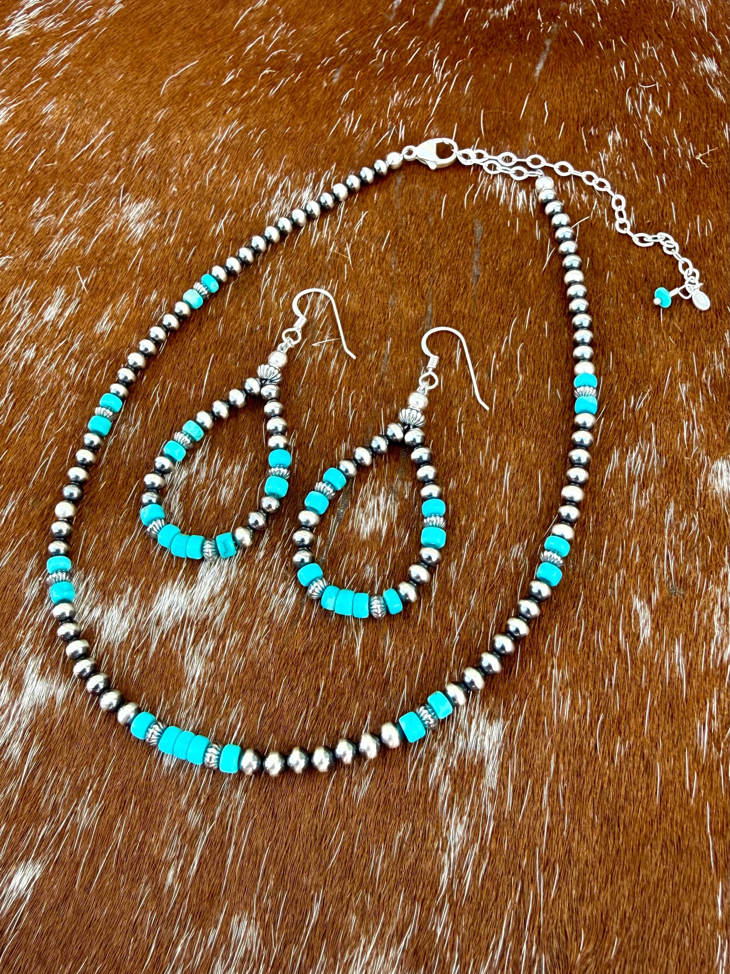 Sterling Silver Pearl 4mm and Kingman Turquoise beaded necklace